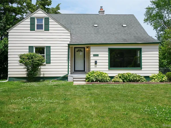 18997 Huntington Ave, Harper Woods, MI 48225