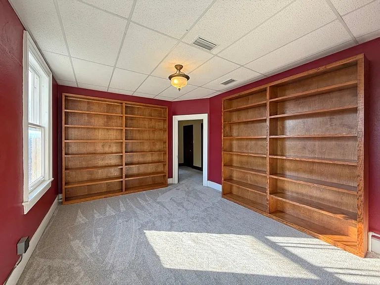 551 E Boswell St — Photo 7