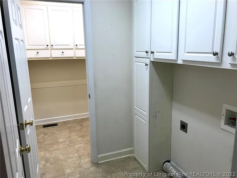 614 W Amberdale Cir W — Photo 11