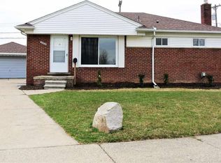 26020 Huntington St, Roseville, MI 48066