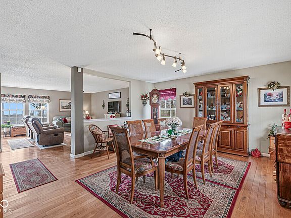 4th image of 10603 Howe Rd