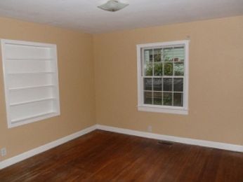 2nd image of 2815 Stratford Dr