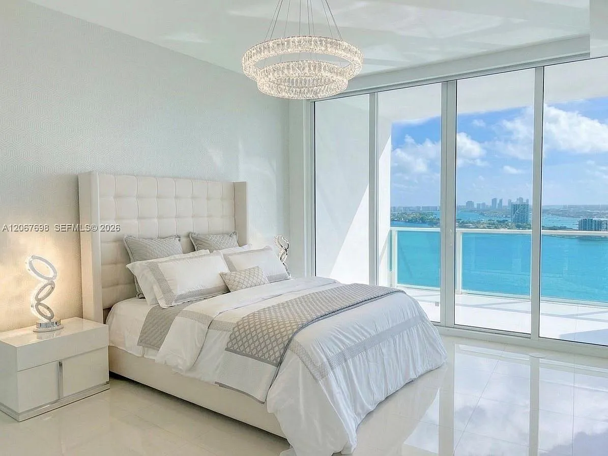 Paramount Bay Condo — Photo 1