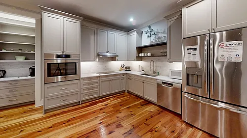 288 King St #202 Photo 1