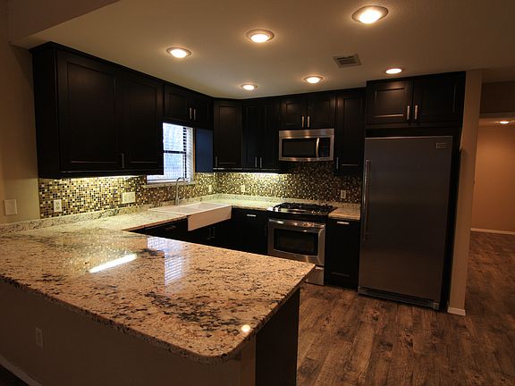 3rd image of 2400 Villa Ct