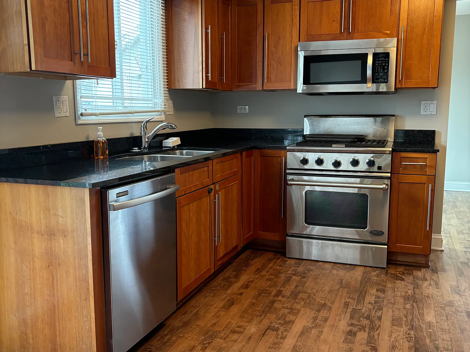4 bed, 2.5 bath, 2500 sqft, $3,395 — Photo 3