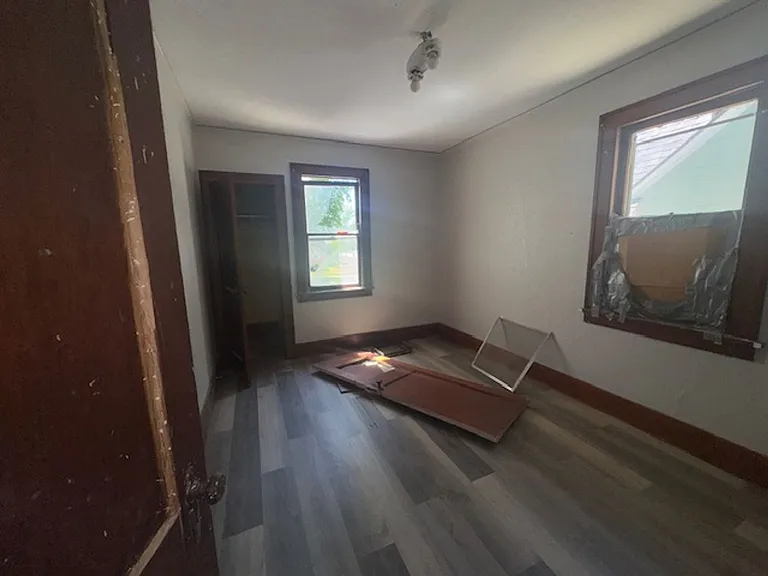 1208 W 15th St — Photo 5
