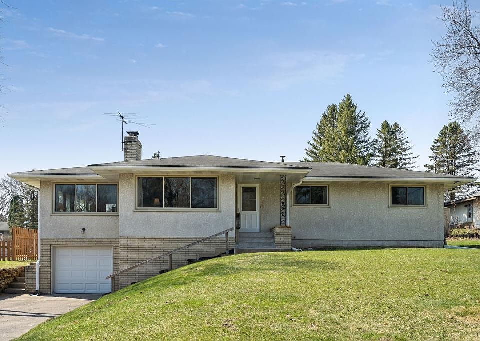1st image of 586 Shryer Ave W
