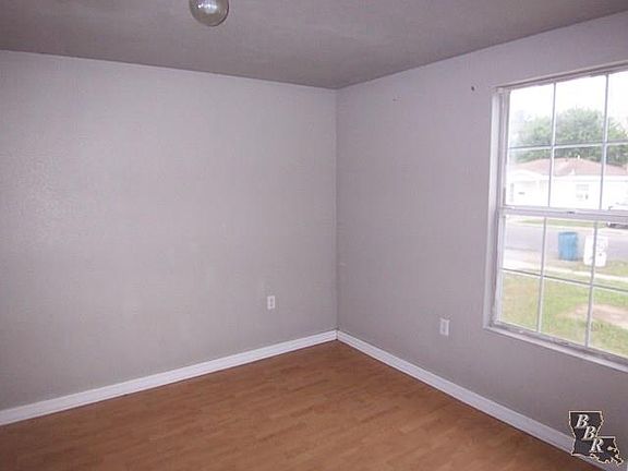 4th image of 122 N 13th St