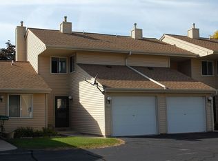4614 S Woodland Dr #4614, Greenfield, WI 53220