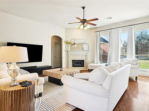 5th image of 233 Grand Oaks Dr