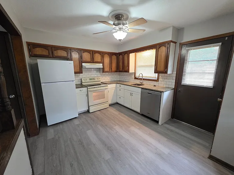 1710 SW Sunset Ave — Photo 4