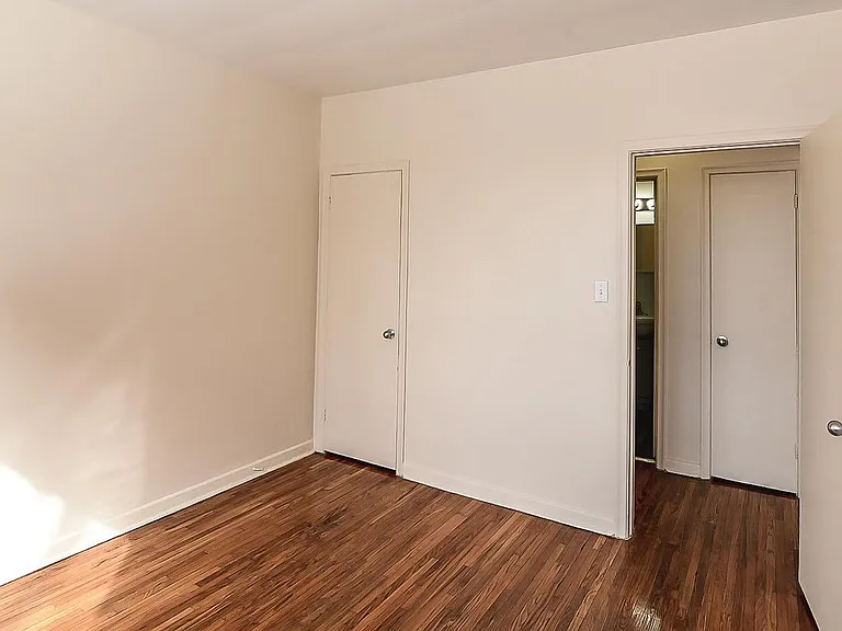 631 Upper James St — Photo 11