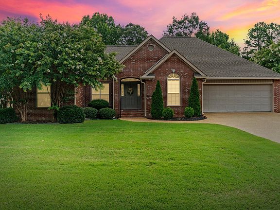 2nd image of 834 Copperfield Cir