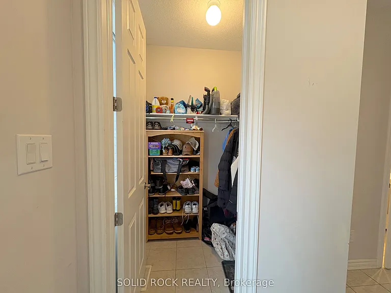 719 Derreen Ave — Photo 4