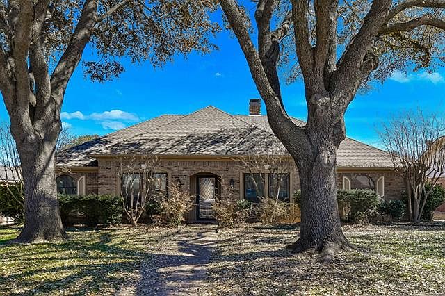 1st image of 404 Creekside Dr