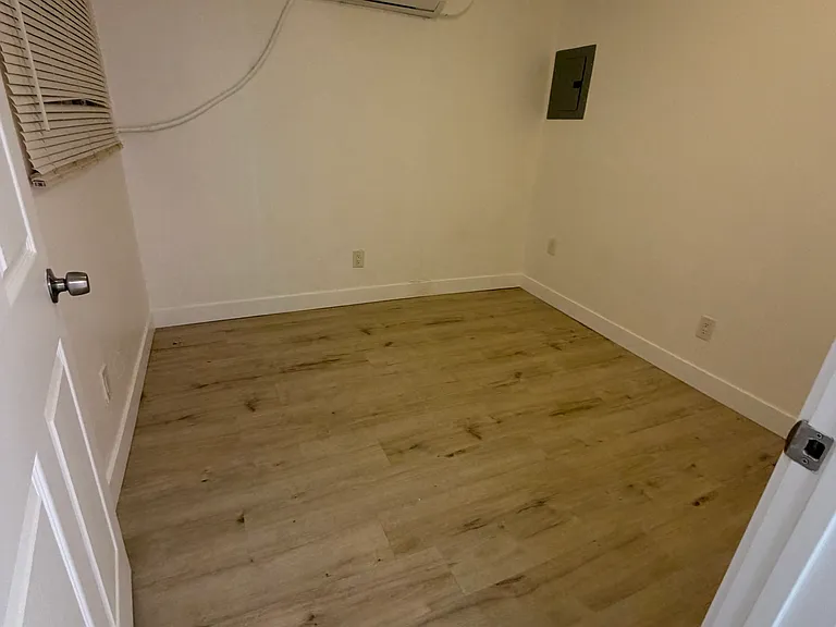 1802 W Vogel Ave #4 — Photo 6