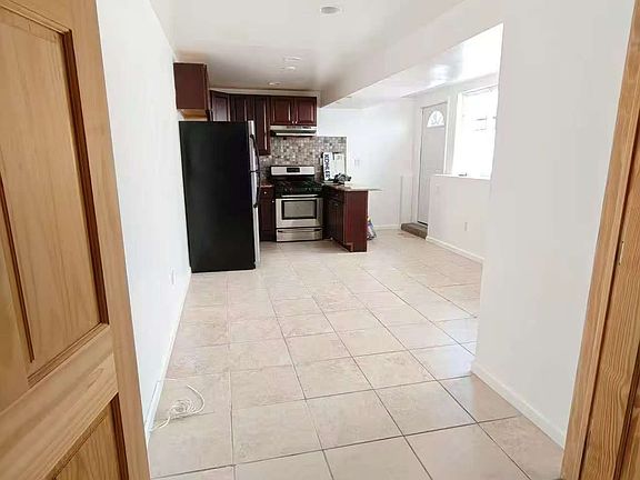 5th image of 521 Mill Rd Floor 1