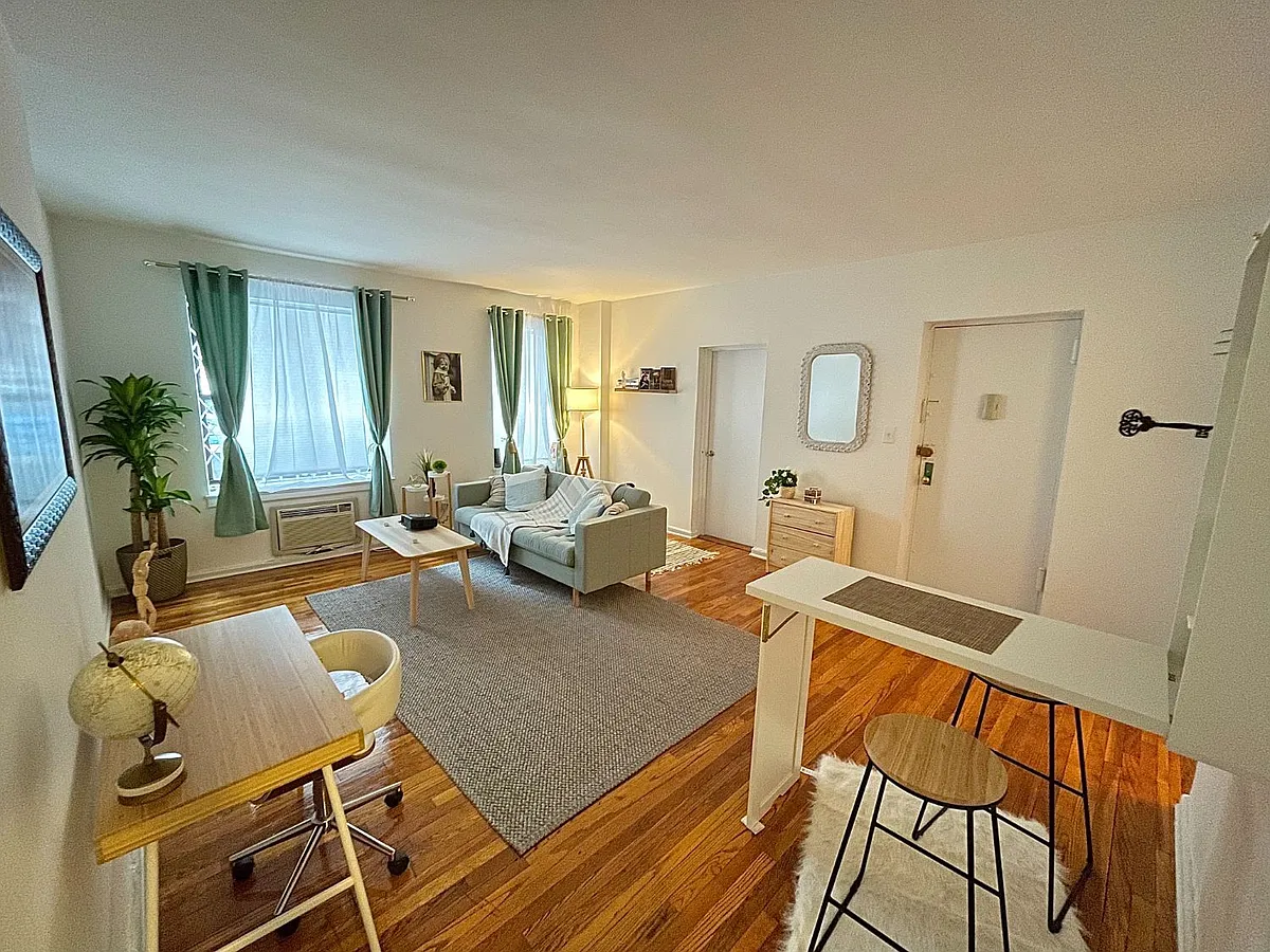 Building Photo - 216 W 78th St #1B