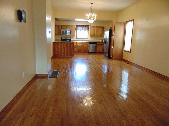 3rd image of 5561 Wilson Ave