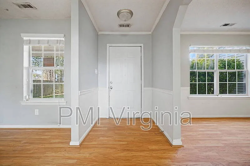 4 bed, 2.5 bath, 2100 sqft, $2,995 — Photo 4