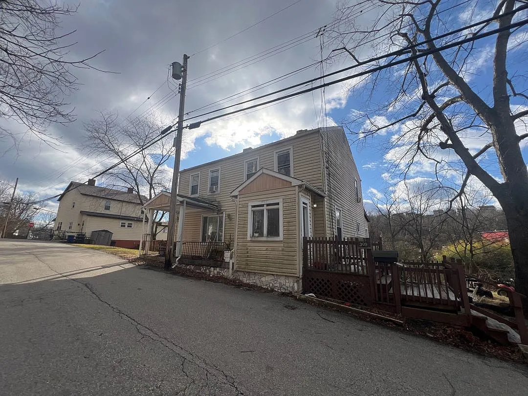 309 Oak St photo 1