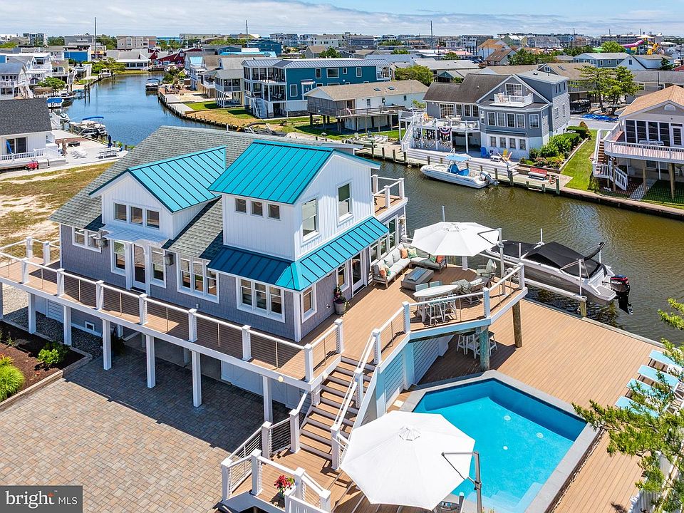 1st image of 28 Oyster Bay Dr
