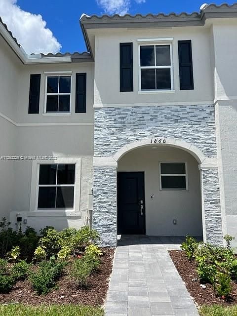 1st image of 1860 SE 26th Ave #1860