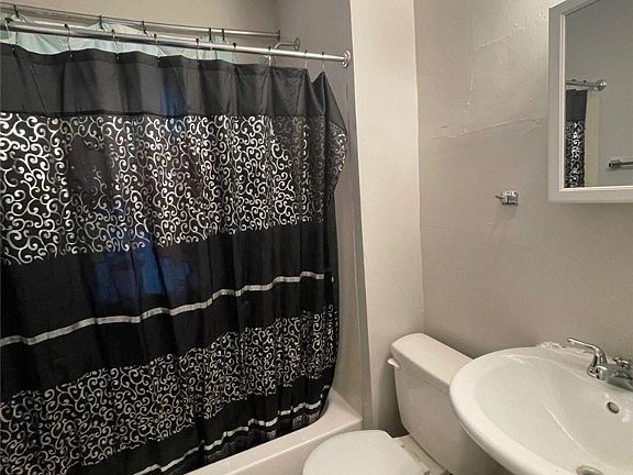 5th image of 2893 E 120th St