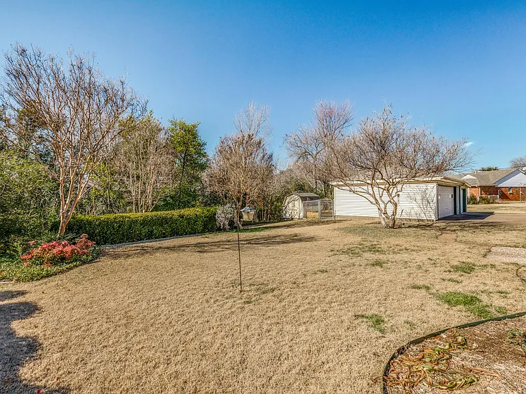 8355 Lullwater Dr — Photo 13
