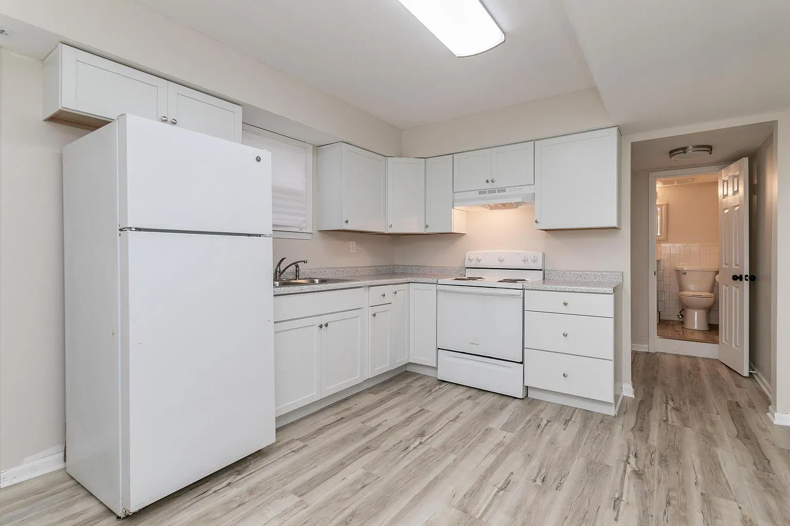 3 bed, 1.5 bath, $1,350 — Photo 2