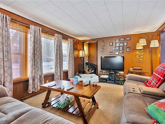 5th image of 11335 Meadowbrook Ave NE