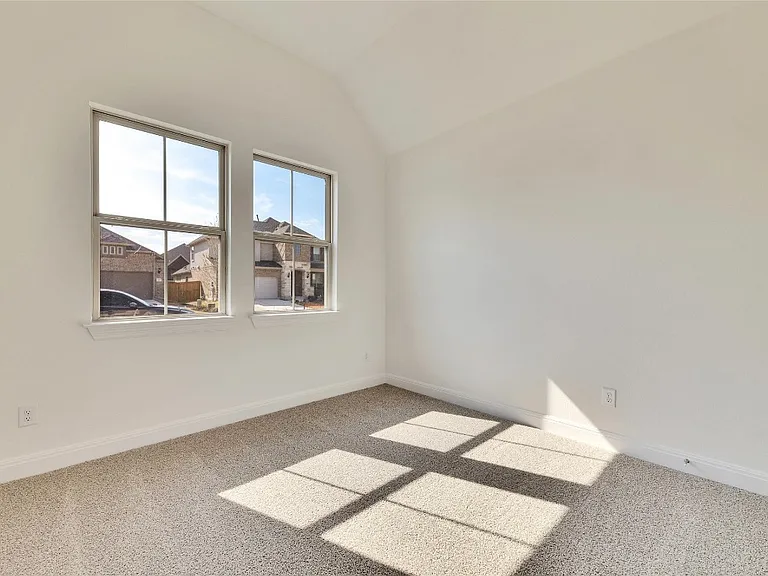 2920 Youngwood St — Photo 8