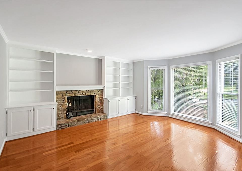 Step into your new home with lots of natural sunlight.