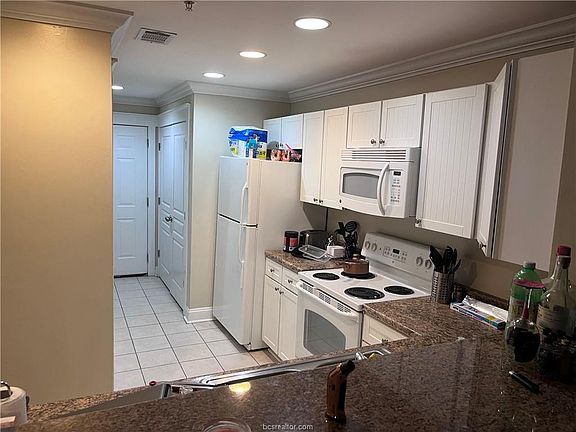 3rd image of 1725 Harvey Mitchell Pkwy S APT 2233