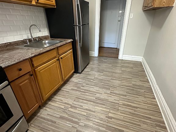 2nd image of 113-115 Fairview Ave #36