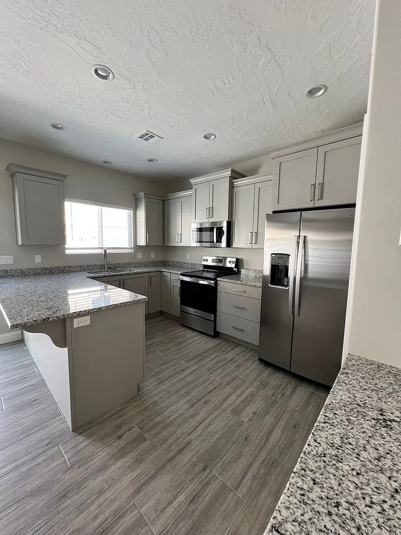 Beautiful like new townhome, 3 bedroom, 2.5 bath, 2 car garage! — Photo 4