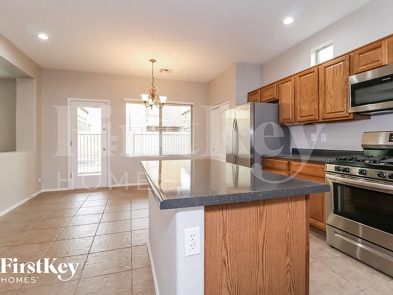 9434 W Berkeley Rd — Photo 6