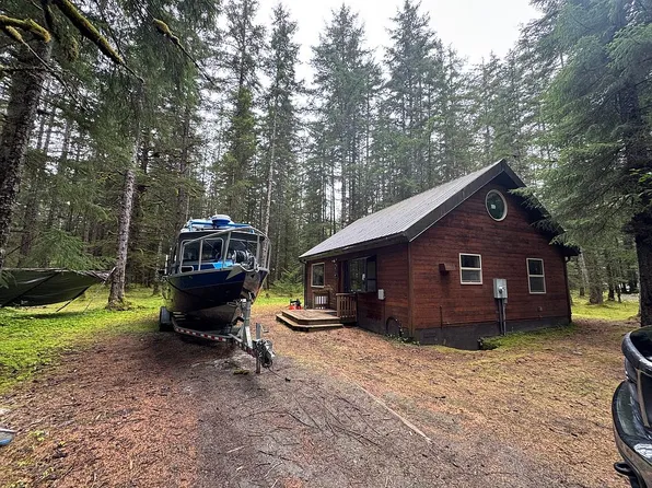 36 Sandlance Dr, Gustavus, AK 99826