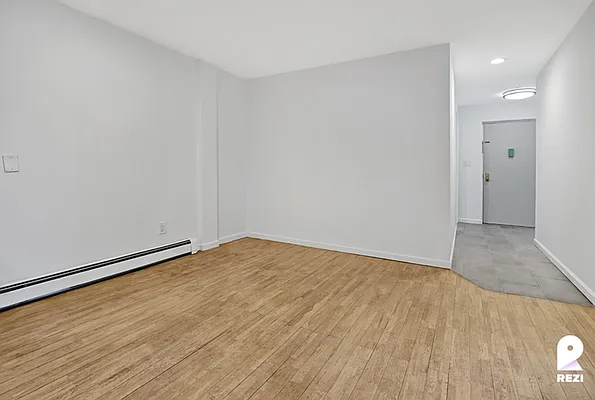 Rented by REZI | media 10