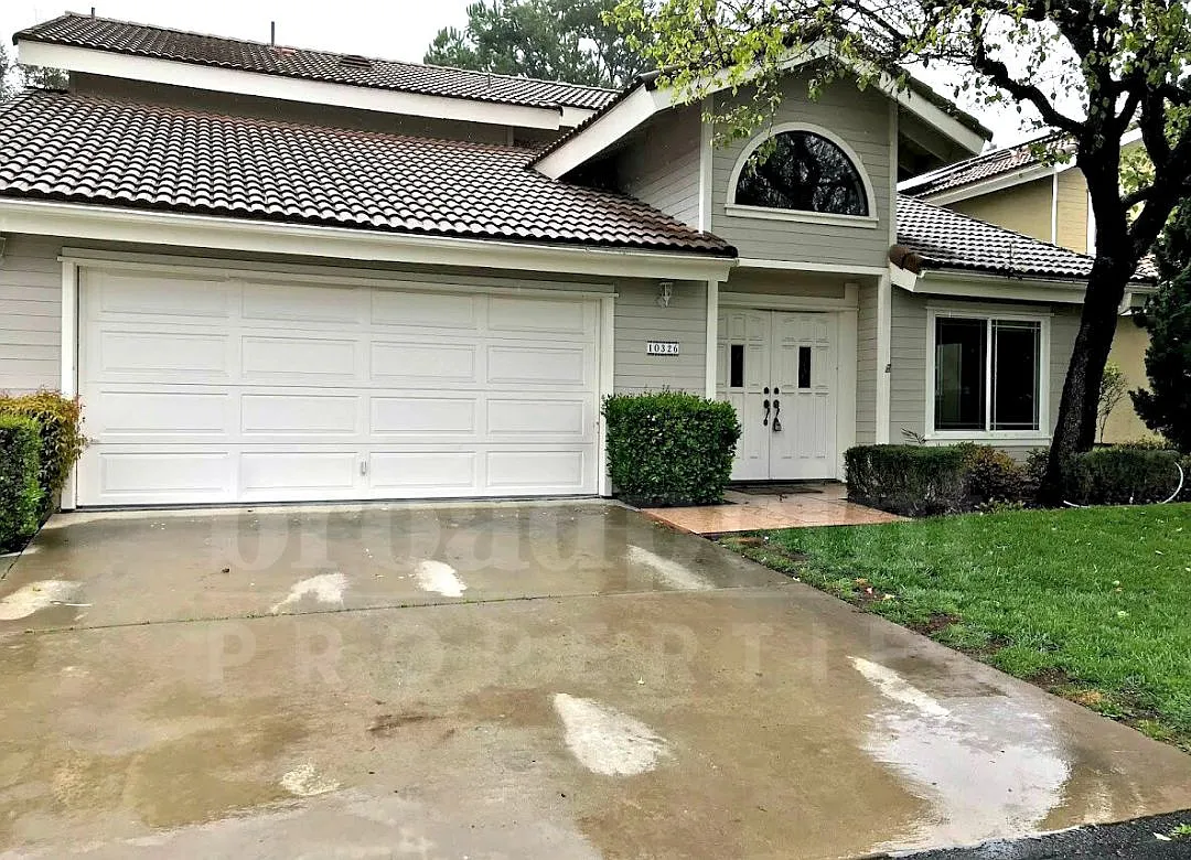 3 bed, 2220 sqft, $3,895 — Photo 1