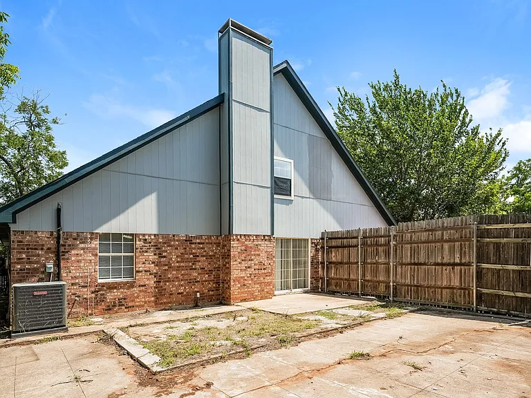 1200 W Mitchell St — Photo 15