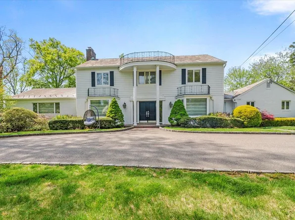 22 Channel Drive, Great Neck, NY 11024