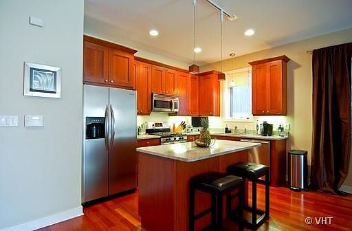 3rd image of 831 N Marshfield Ave #1