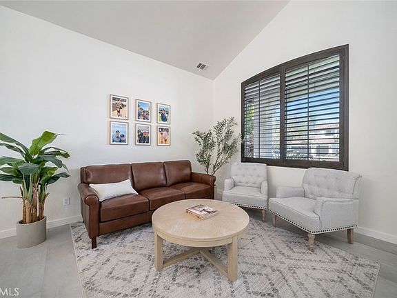 5th image of 981 Goldenrod Ln