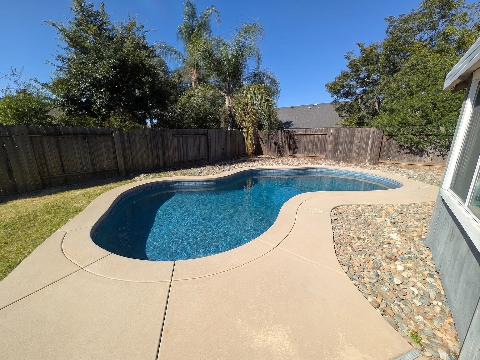 4 bed, 1695 sqft, $5,000 — Photo 2