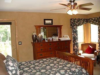 13X17 Master Bedroombr Private Ceramic Split Bath and a Private brick patio whot tub