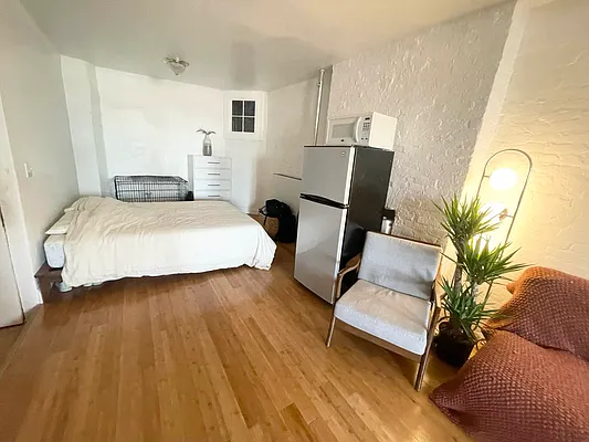 Rented by Delmark Realty LLC | media 17