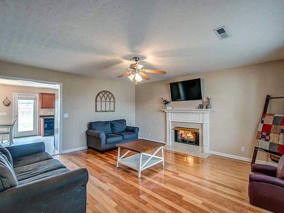 5th image of 1118 Starhurst Dr