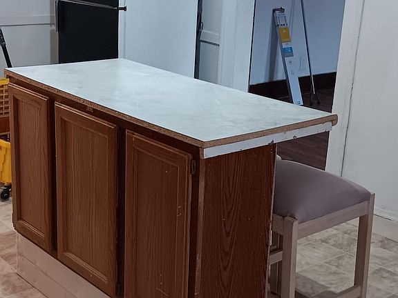 KITCHEN ISLAND